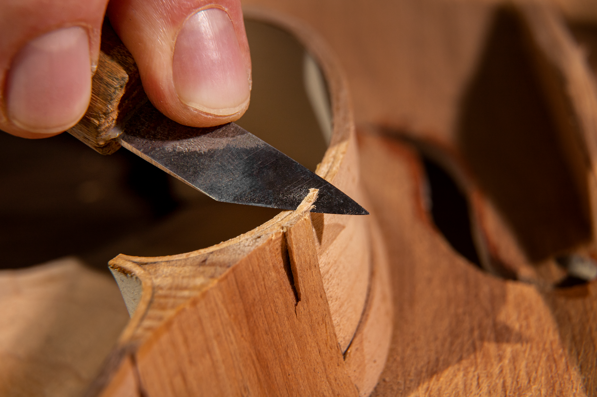 modelado manual en madera